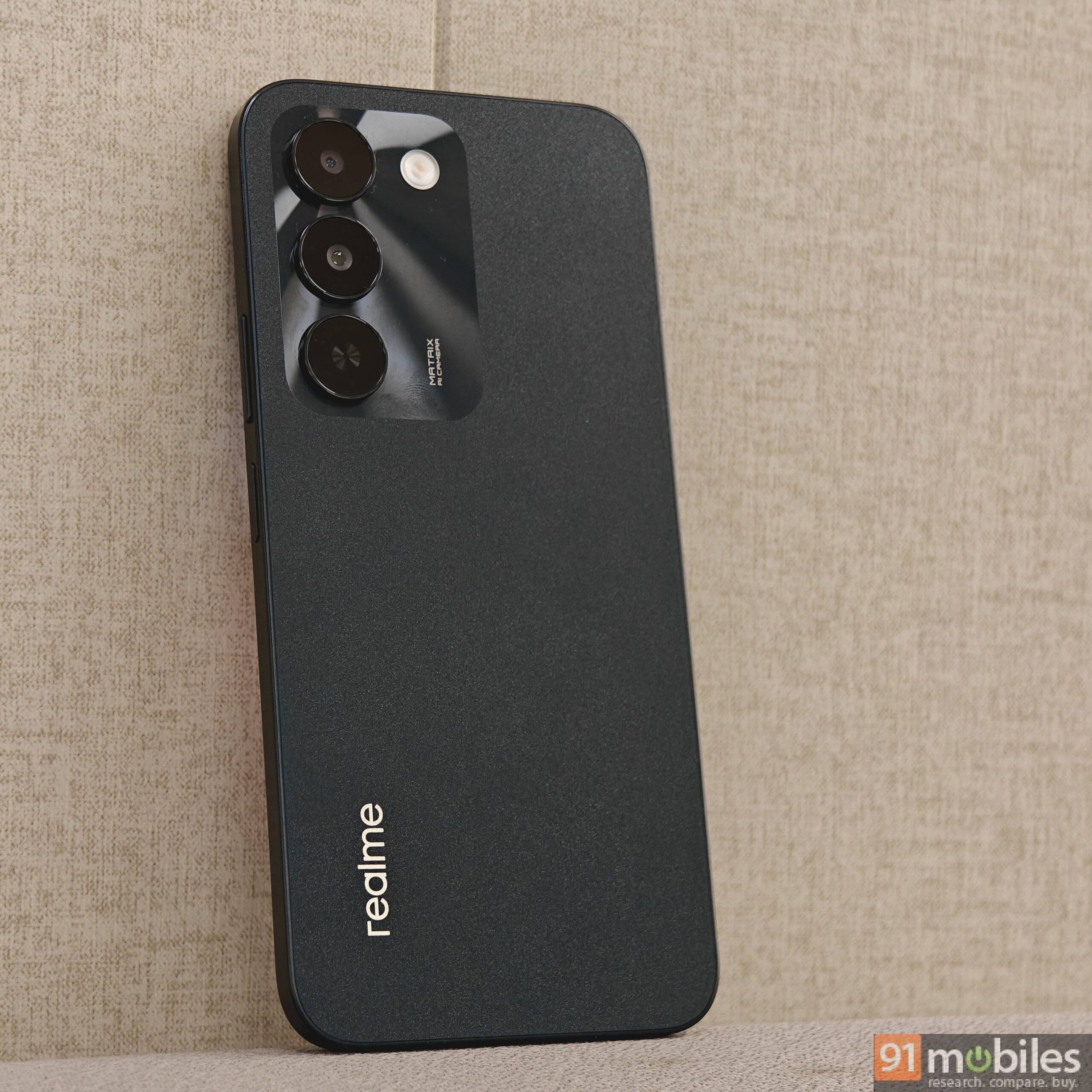 Realme-C83-design