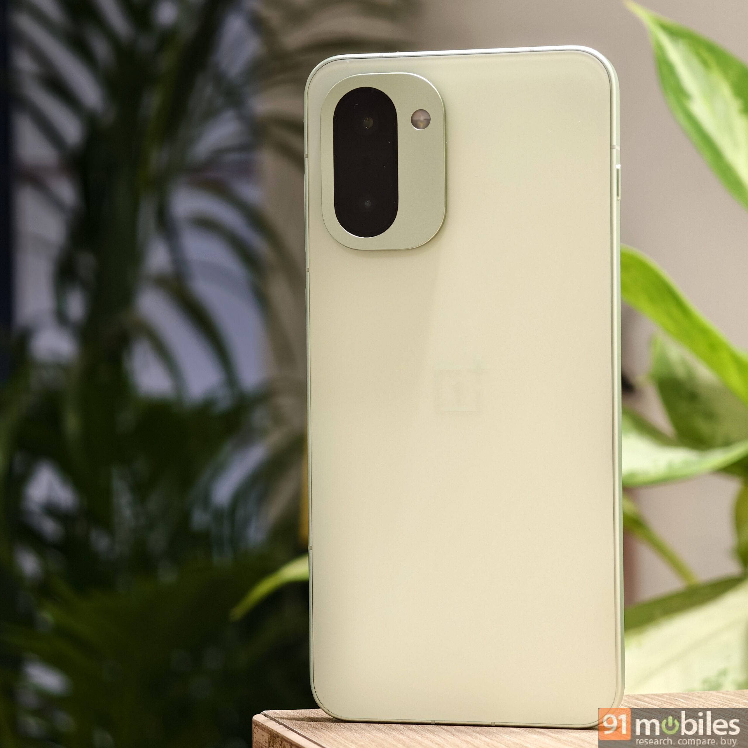 OnePlus 15R design