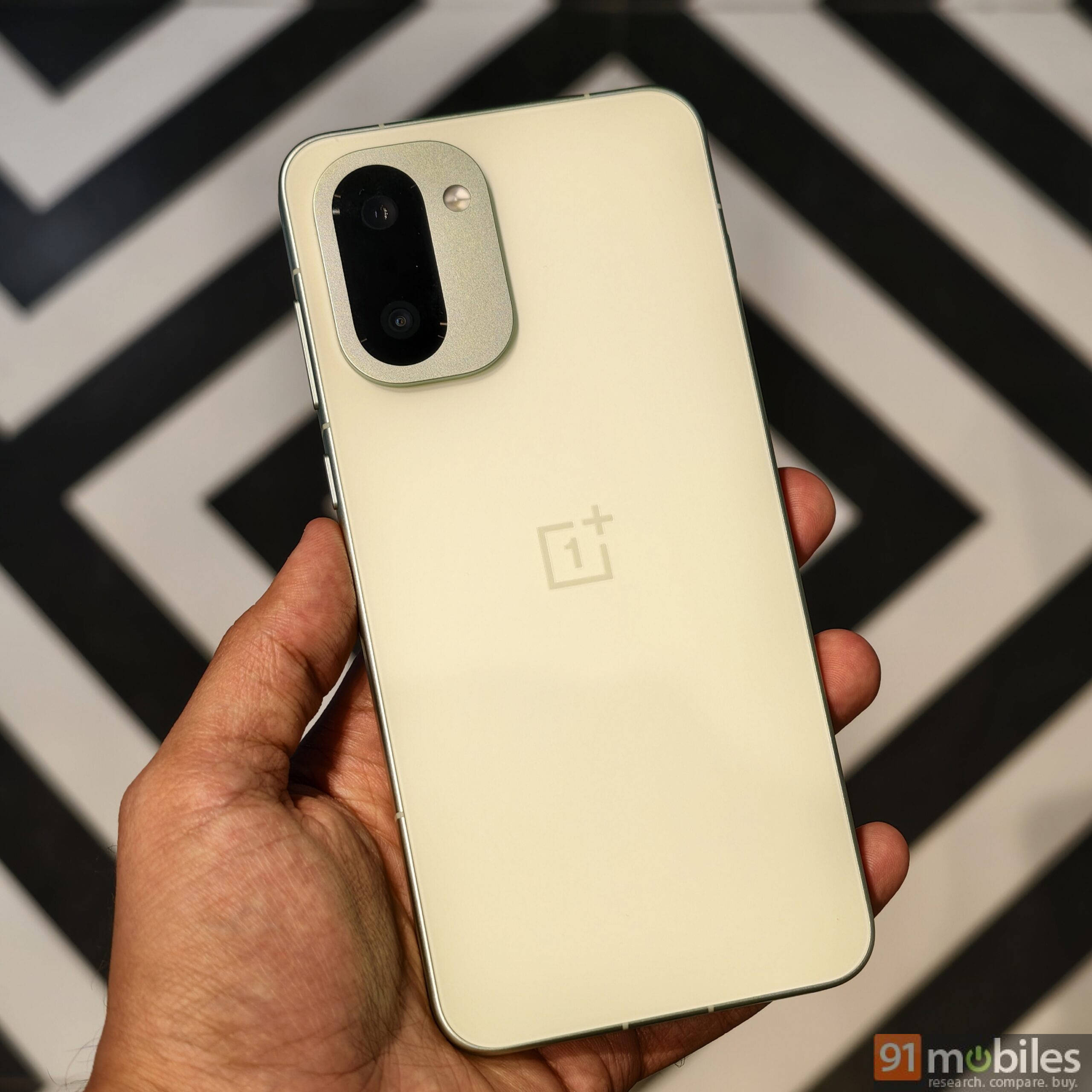 OnePlus 15R design