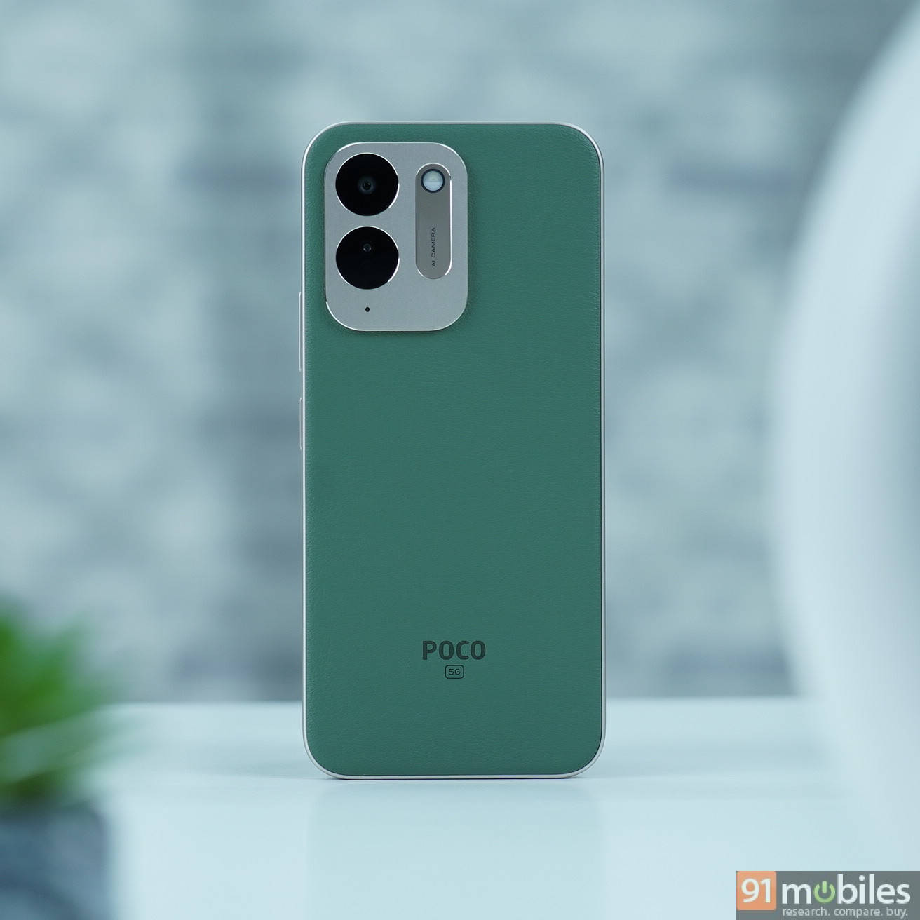 POCO M8x design
