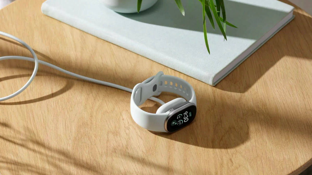 Fitbit Edge launched as Google's first repairable fitness tracker; comes with AMOLED display, ECG and GPS
