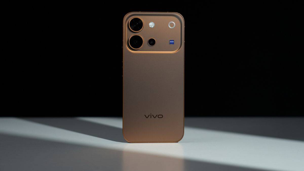 3 reasons to buy the Vivo V80 and 2 reasons to skip